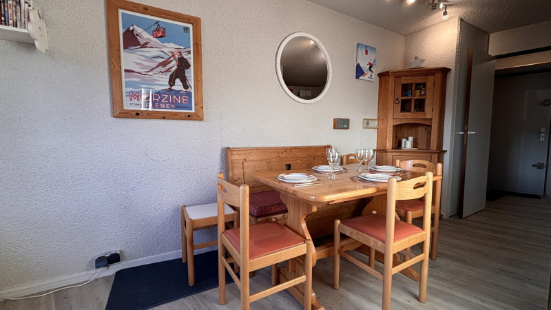 _lv_images__lot_0000000253_07_10049448