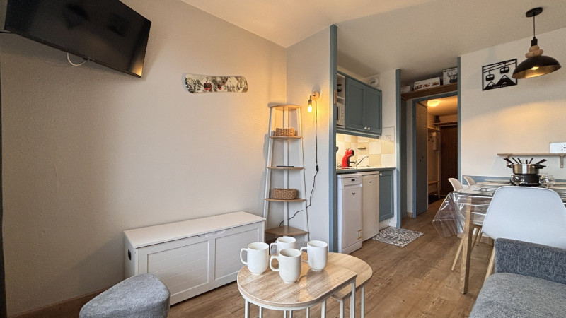 _lv_images__lot_0000000254_02_9235977