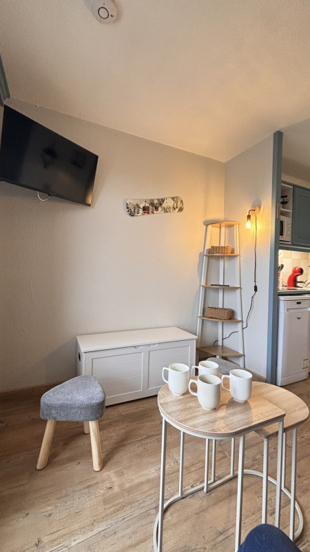 _lv_images__lot_0000000254_05_9391246