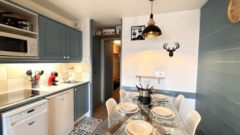 _lv_images__lot_0000000254_09_9662703