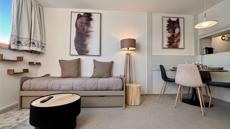 _lv_images__lot_0000000255_05_9498504 _lv_images__lot_0000000255_05_9498504