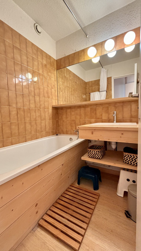 _lv_images__lot_0000000255_13_10242946