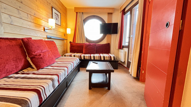 _lv_images__lot_0000000256_04_10206593