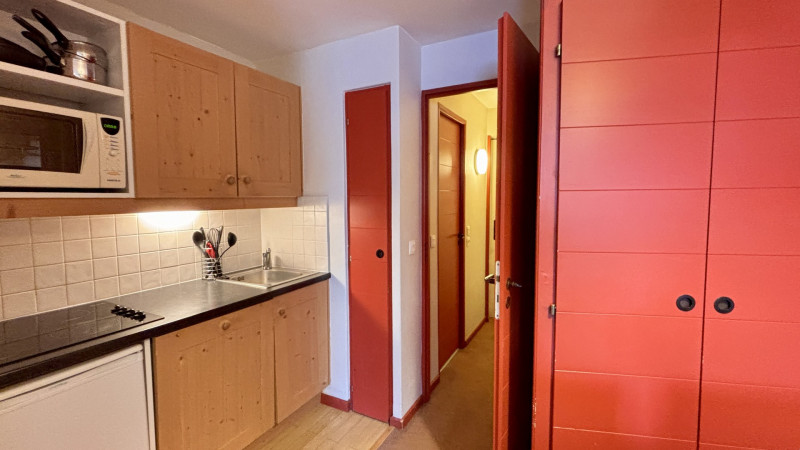 _lv_images__lot_0000000256_10_9584261