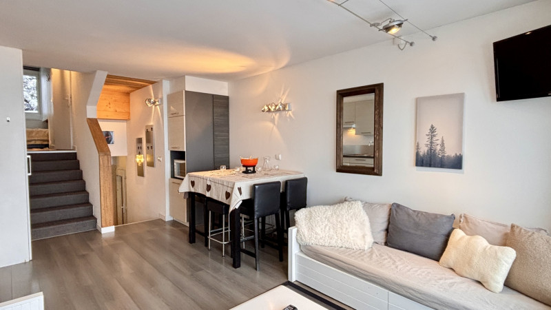 _lv_images__lot_0000000258_03_9550966