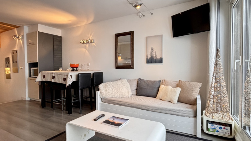 _lv_images__lot_0000000258_04_10313821