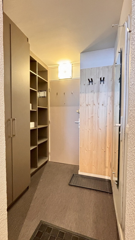 _lv_images__lot_0000000258_15_9742593