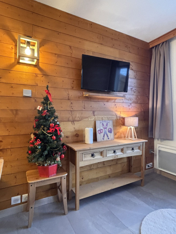 _lv_images__lot_0000000261_03_9961264