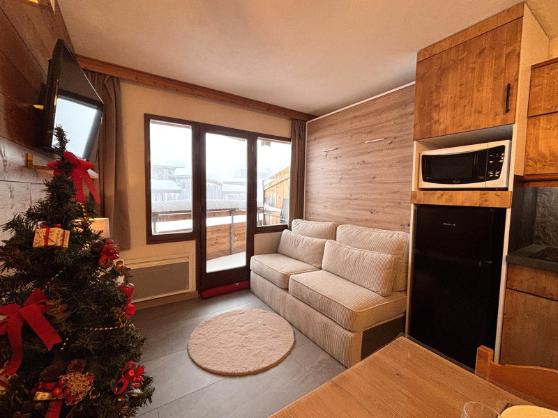 _lv_images__lot_0000000261_04_9695882