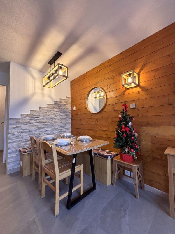 _lv_images__lot_0000000261_06_9915574