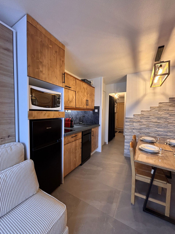 _lv_images__lot_0000000261_08_10220072