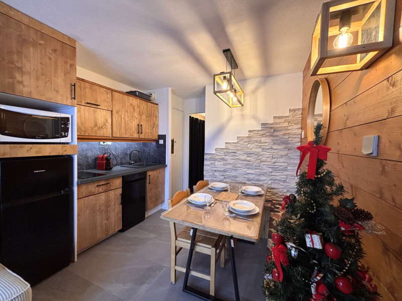 _lv_images__lot_0000000261_09_10049327