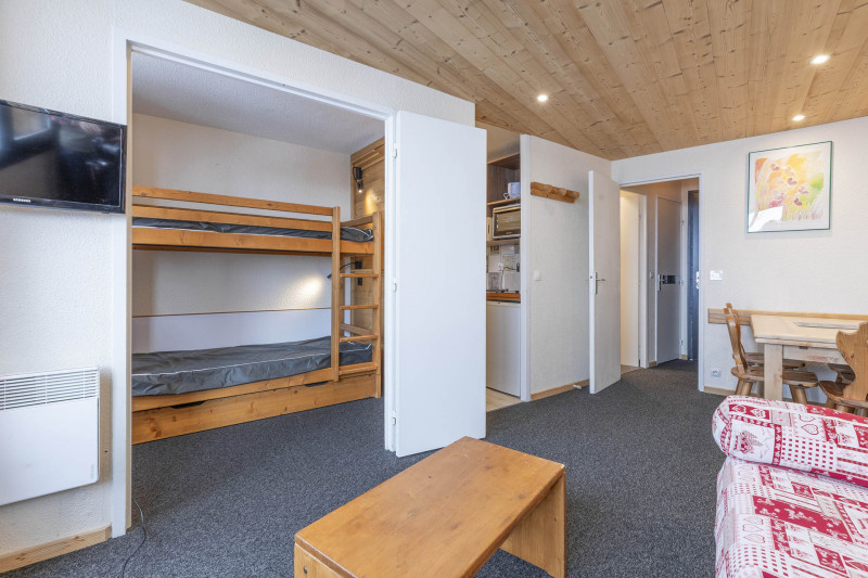 _lv_images__lot_0000020027_04_9712985