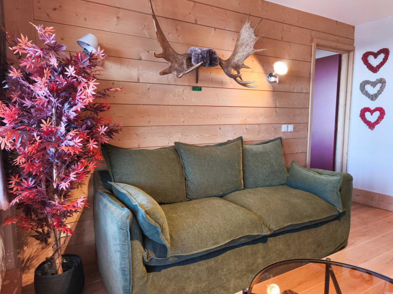 _lv_images__lot_0000050009_03_9322400