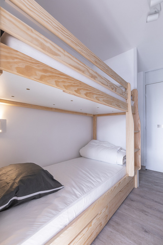 _lv_images__lot_0000070003_08_9555454