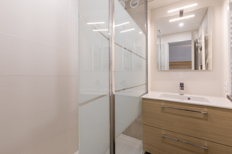 _lv_images__lot_0000070003_10_10019796