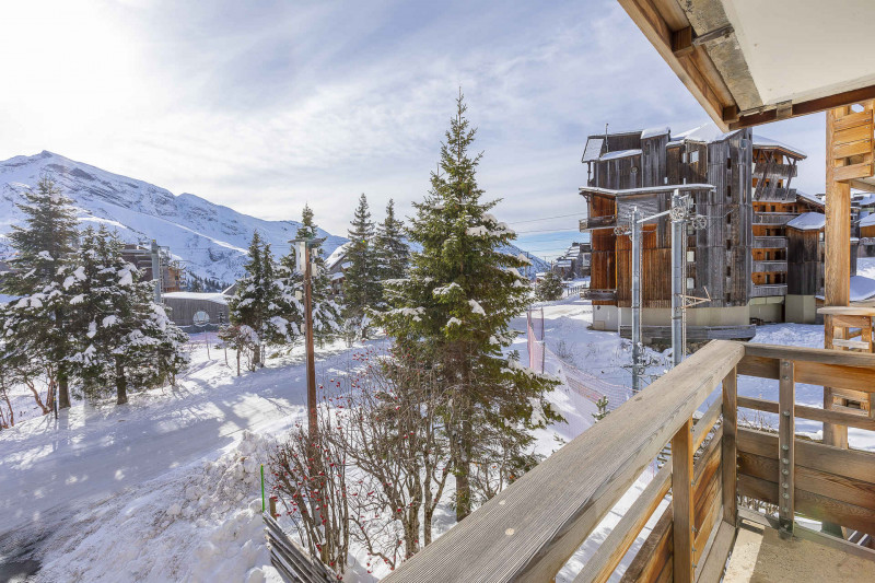 _lv_images__lot_0000070003_13_10303580