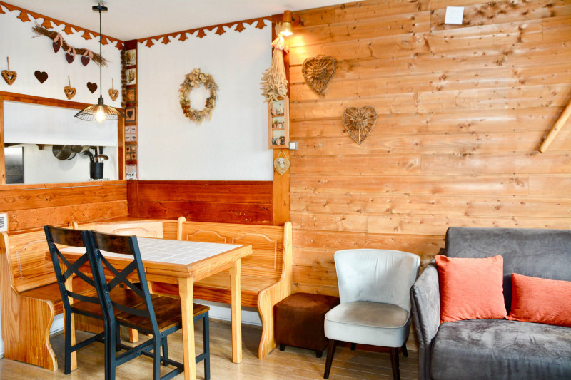 _lv_images__lot_0000080008_03_11214339
