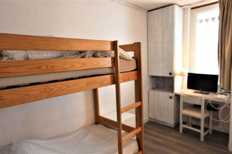 _lv_images__lot_0000080047_07_9999957