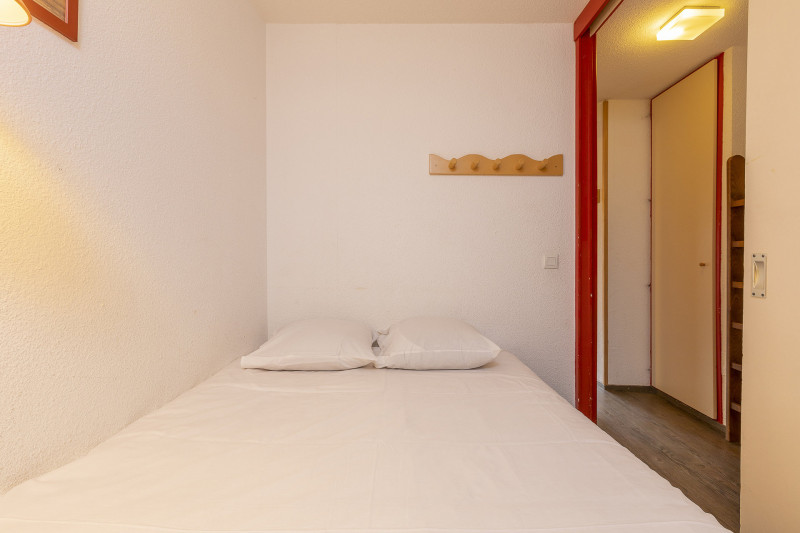 _lv_images__lot_0000080057_09_9930463