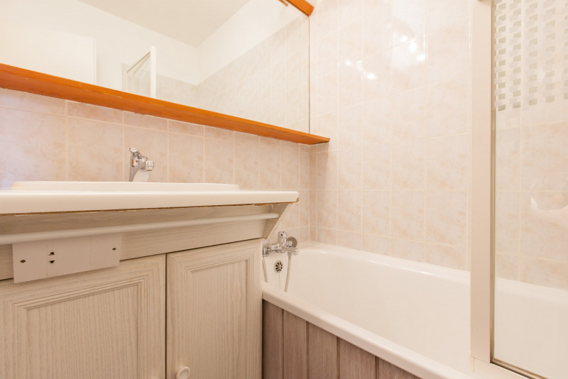 _lv_images__lot_0000100003_07_9812945