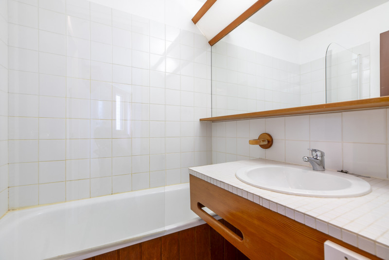 _lv_images__lot_0000100023_11_9323417