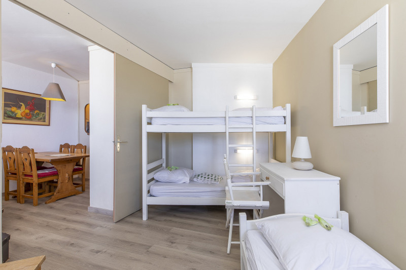 _lv_images__lot_0000250012_11_9758293