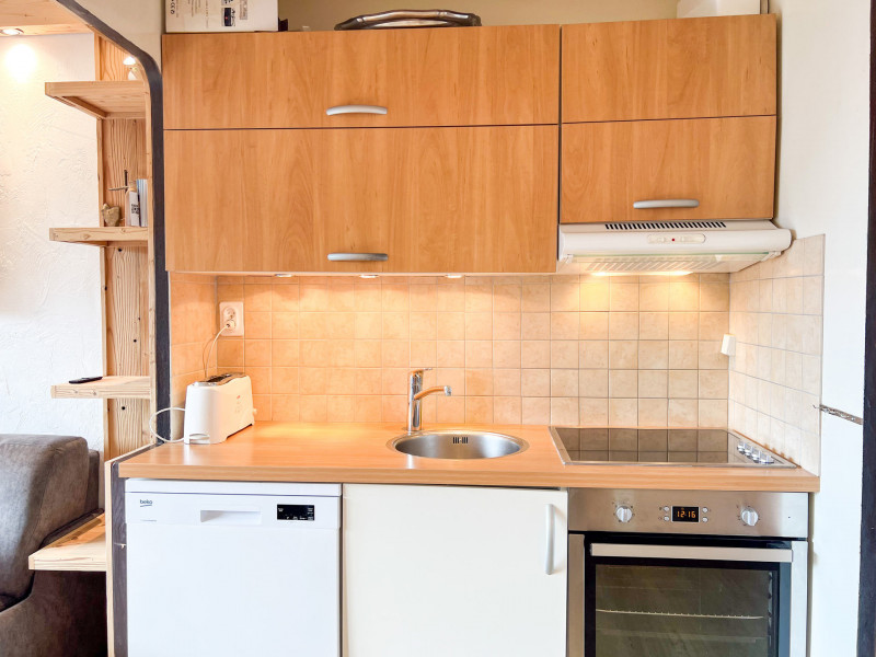 _lv_images__lot_0000300001_04_11160723 _lv_images__lot_0000300001_04_11160723