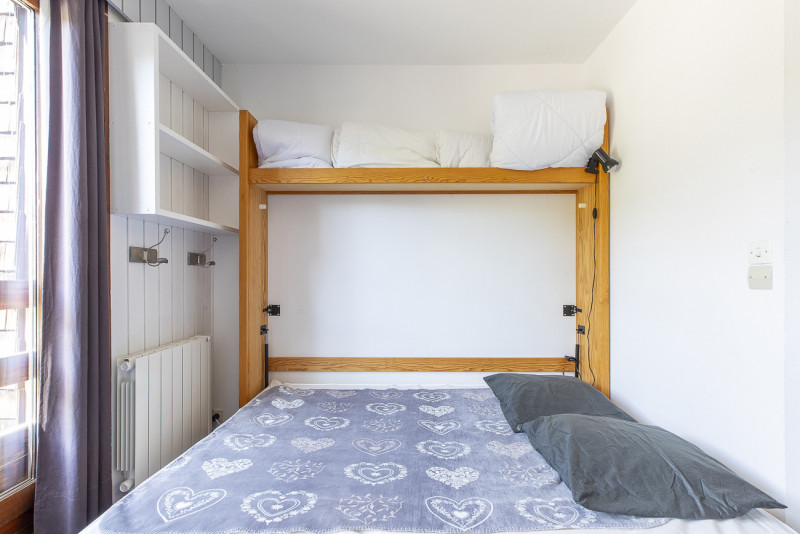 _lv_images__lot_0000300004_06_9383189