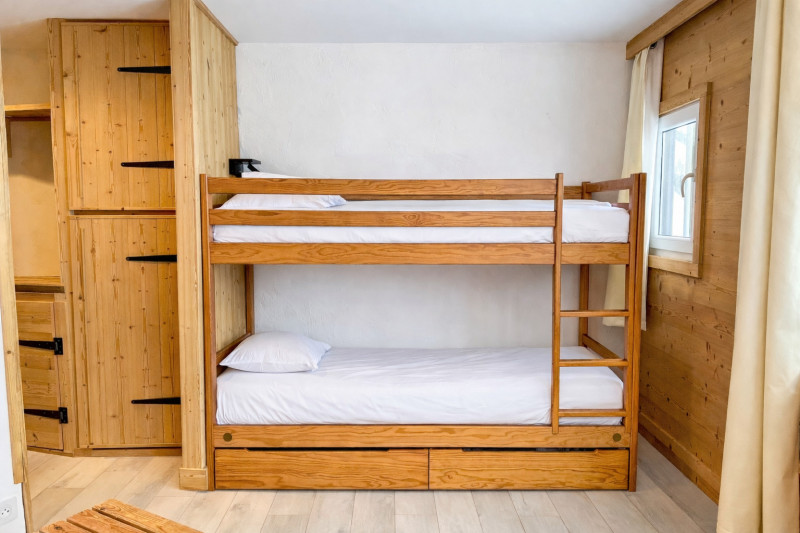 _lv_images__lot_0000450002_05_10253411