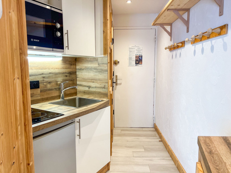 _lv_images__lot_0000450002_06_10233289