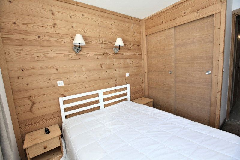 _lv_images__lot_0000470001_06_9790844 _lv_images__lot_0000470001_06_9790844