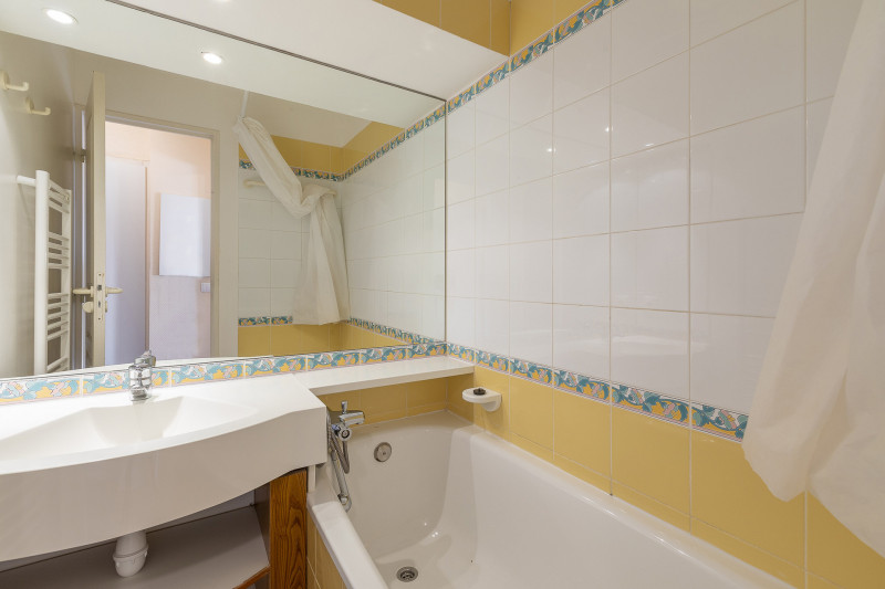 _lv_images__lot_0000490003_11_9879109