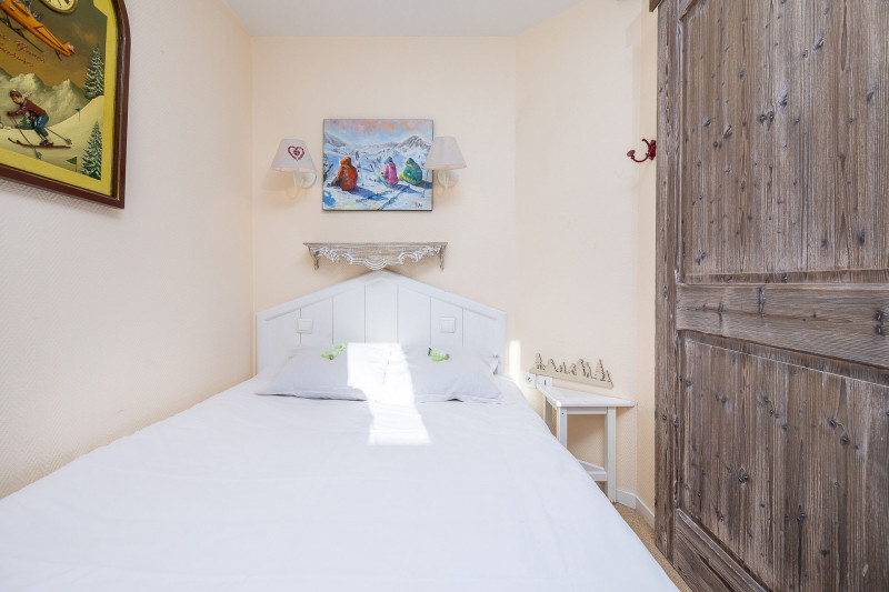 _lv_images__lot_0000490011_09_10323861