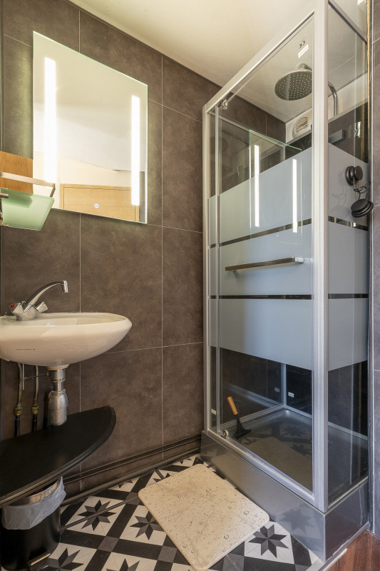 _lv_images__lot_0000550003_15_10106997