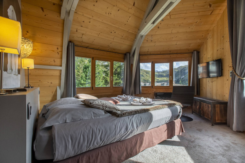 _lv_images__lot_0002500001_08_11113878