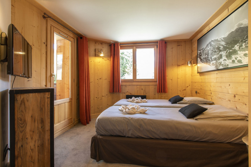 _lv_images__lot_0002500001_13_10236817