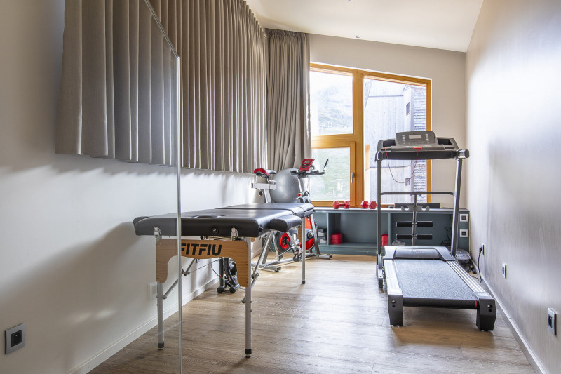 _lv_images__lot_0002500001_16_10112198