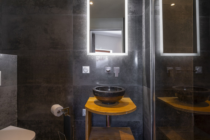 _lv_images__lot_0002700001_10_9565924