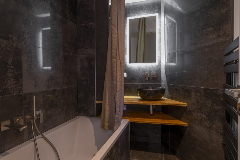 _lv_images__lot_0002700001_11_9942626 _lv_images__lot_0002700001_11_9942626