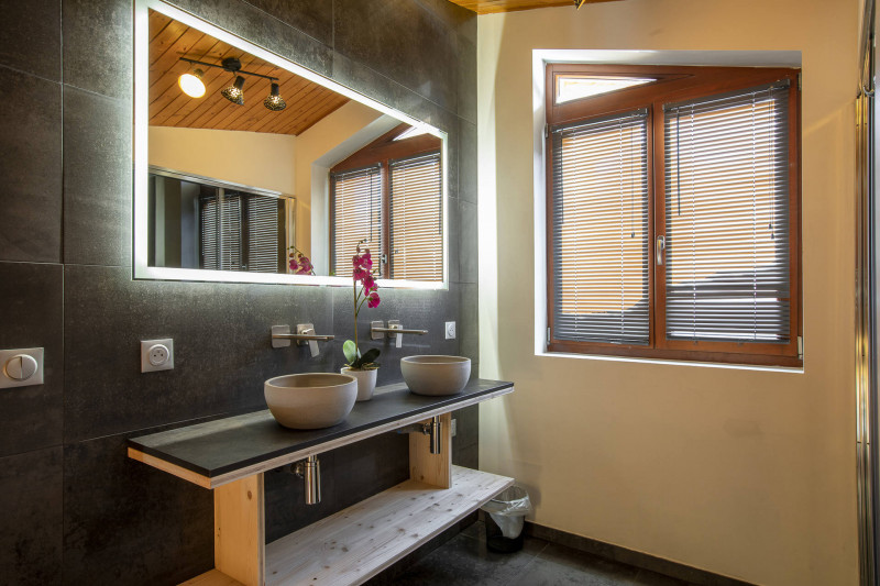 _lv_images__lot_0002700001_12_10091840 _lv_images__lot_0002700001_12_10091840