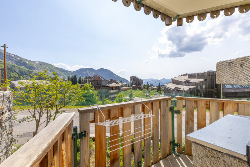 _lv_images__lot_0002800003_14_9920125