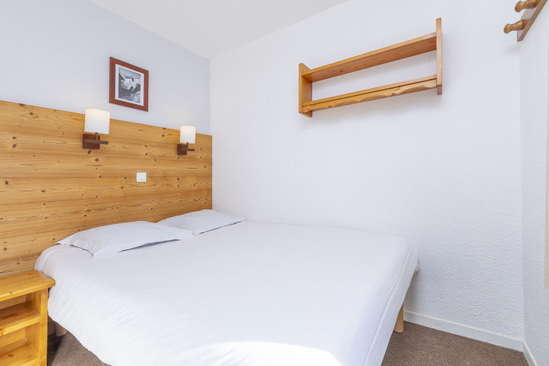 _lv_images__lot_0002800034_10_9680092