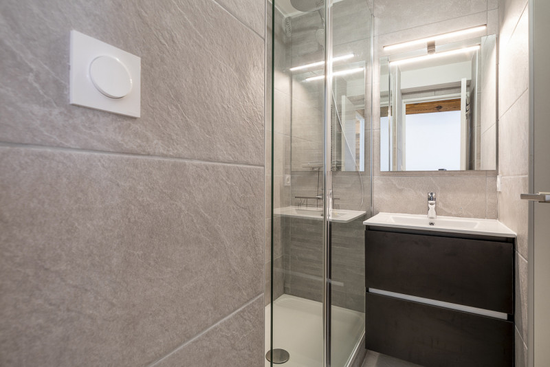 _lv_images__lot_0002800035_10_9873121