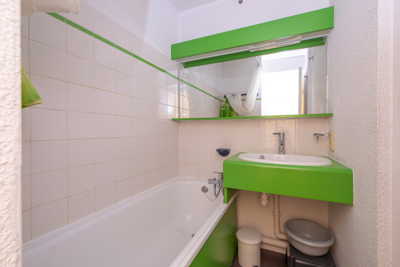 _lv_images__lot_0002800042_10_9733936