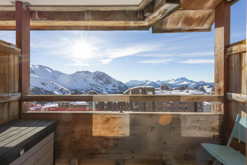 _lv_images__lot_0002800057_15_10266550