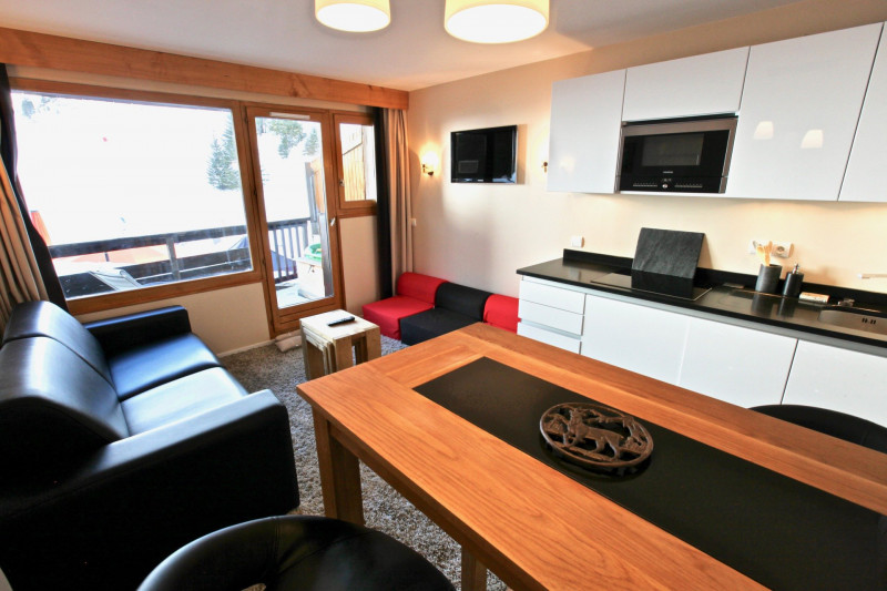 _lv_images__lot_0002800070_02_10033617