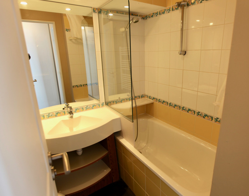 _lv_images__lot_0002800070_06_10348603