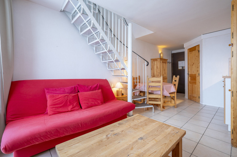 _lv_images__lot_0002800086_06_10378917