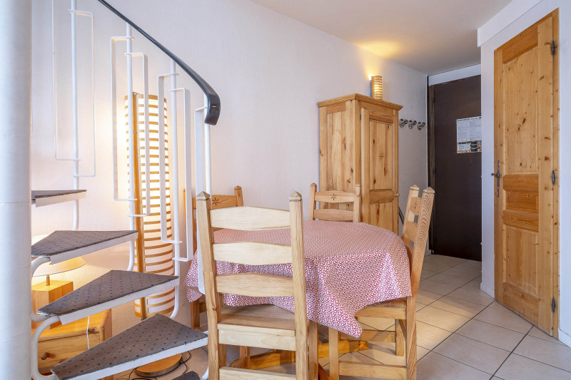 _lv_images__lot_0002800086_07_10319334